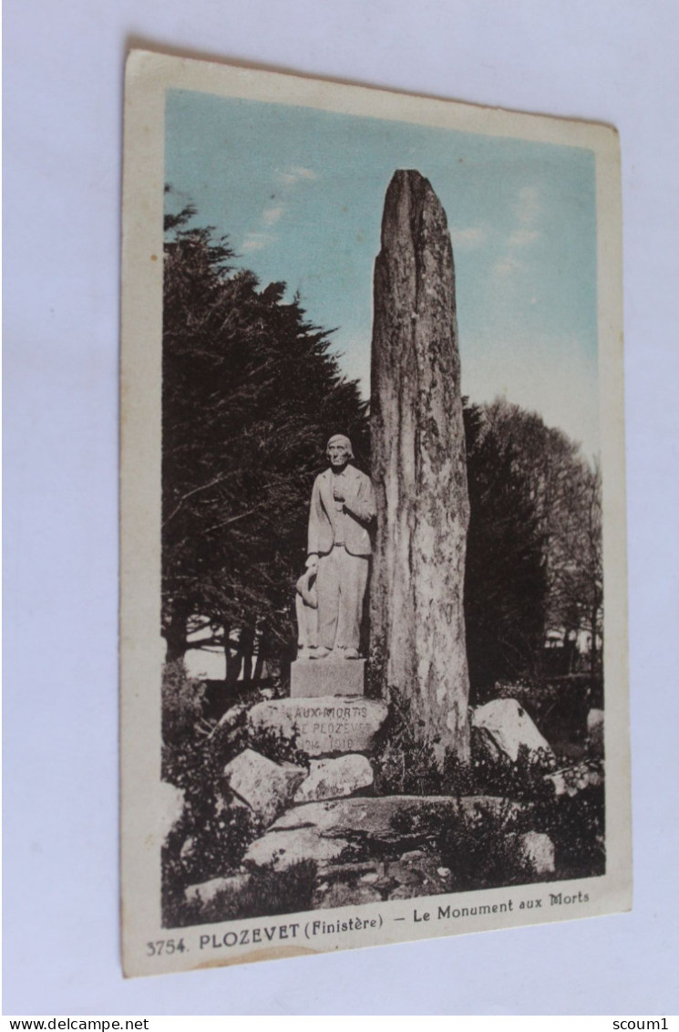 Plozevet Le Monument Aux Morts 1933 - Plozevet