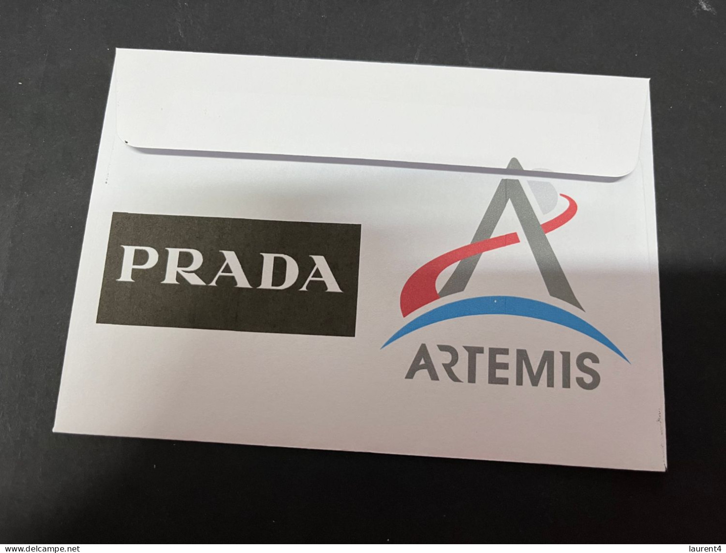 7-10-2023 (3 U 37A) PRADA To Help Design Spacesuits To Wear For Astraunauts For 2025 ARTMIS III Mission - Océanie