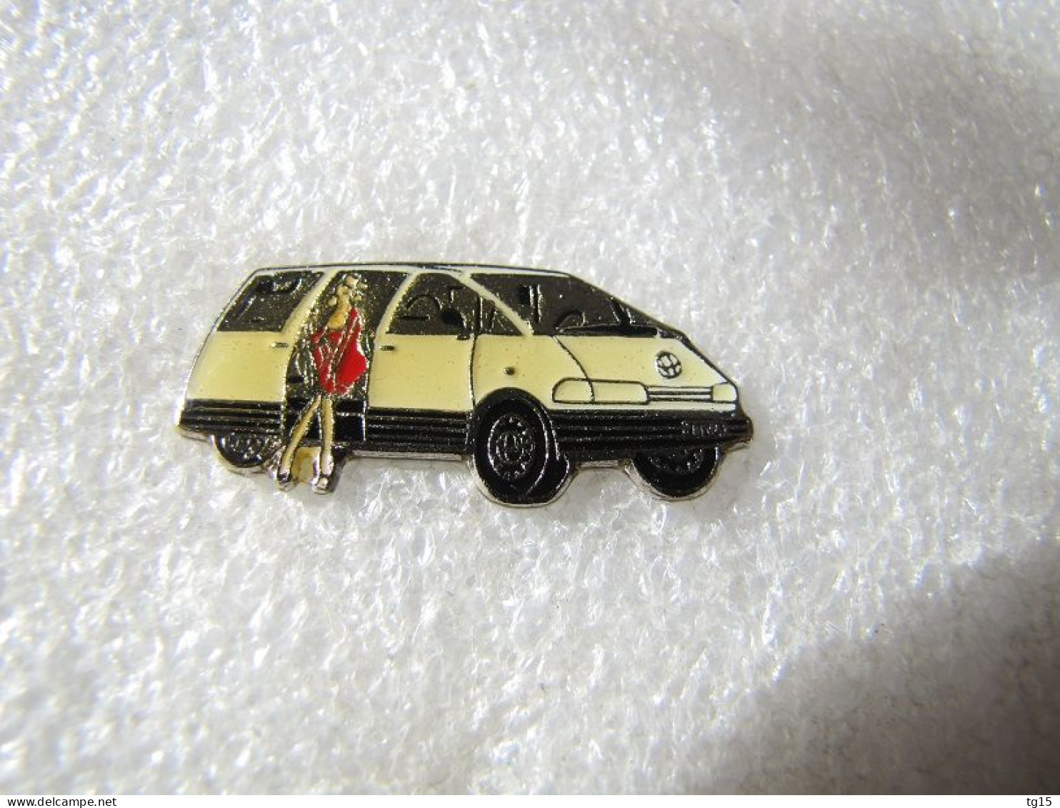 PIN'S    TOYOTA  PREVIA    PIN UP - Toyota