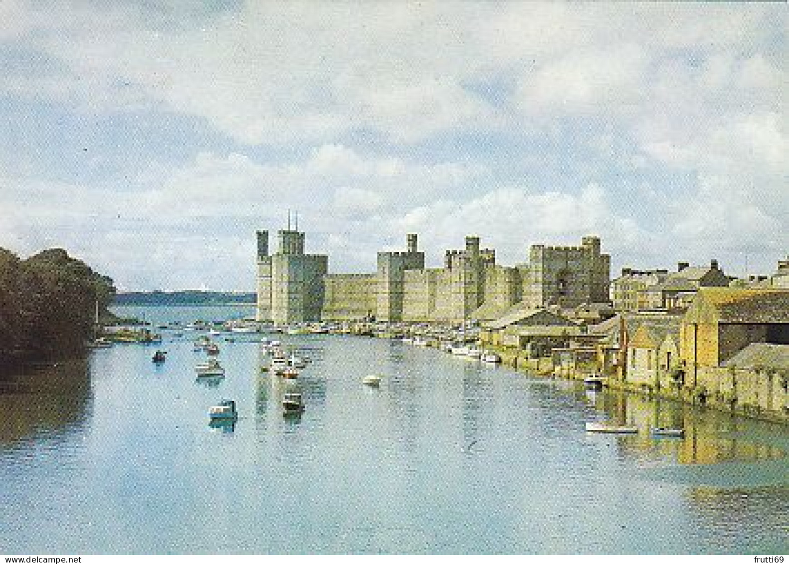 AK 169956 WALES - Caernarvon Castle - Caernarvonshire