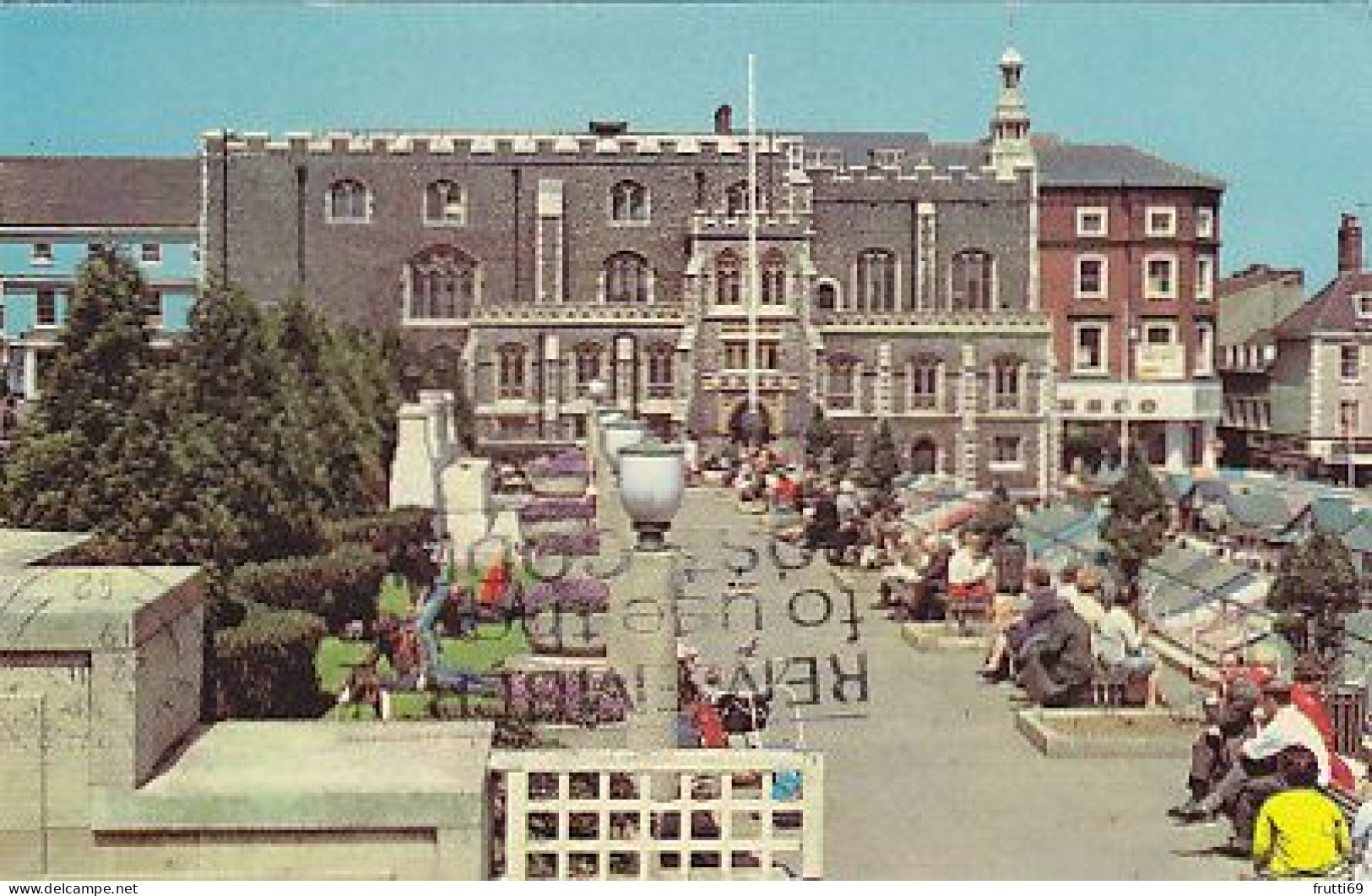 AK 169972 ENGLAND - Norwich - The Guildhall And Garden Of Remembrance - Norwich