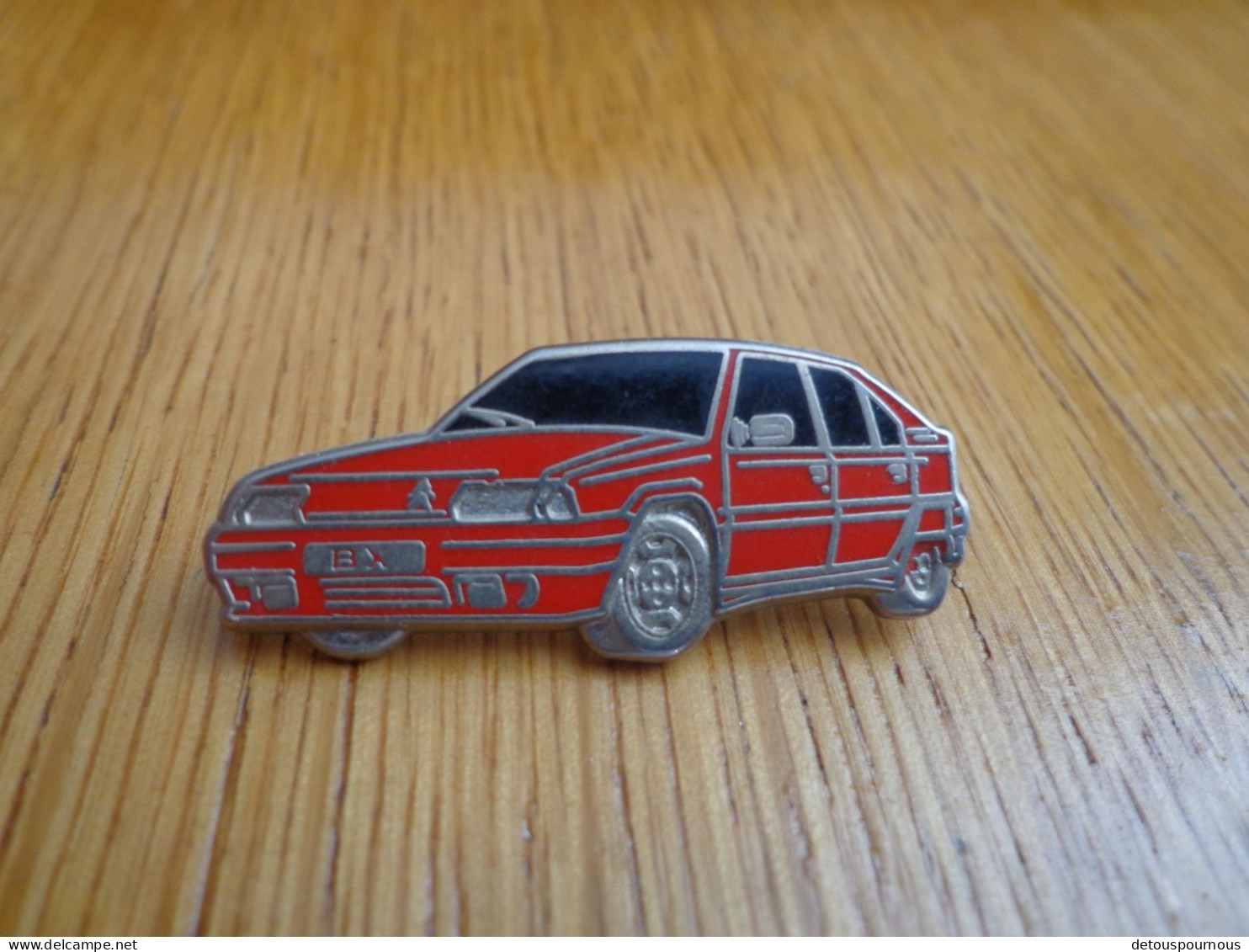 Pin's  CITROEN BX ROUGE SIGNE DECAT PARIS - Citroën