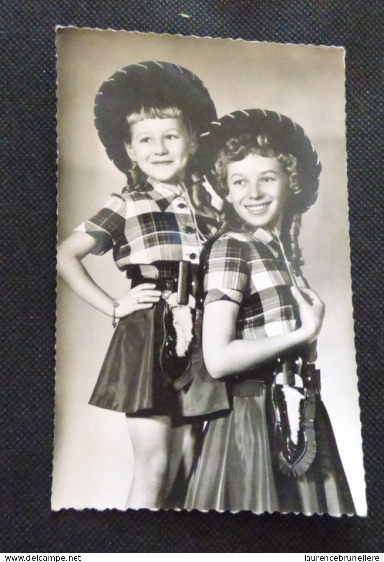 CARTE-PHOTO  LES SOEURS MARSCHAL - Altri & Non Classificati