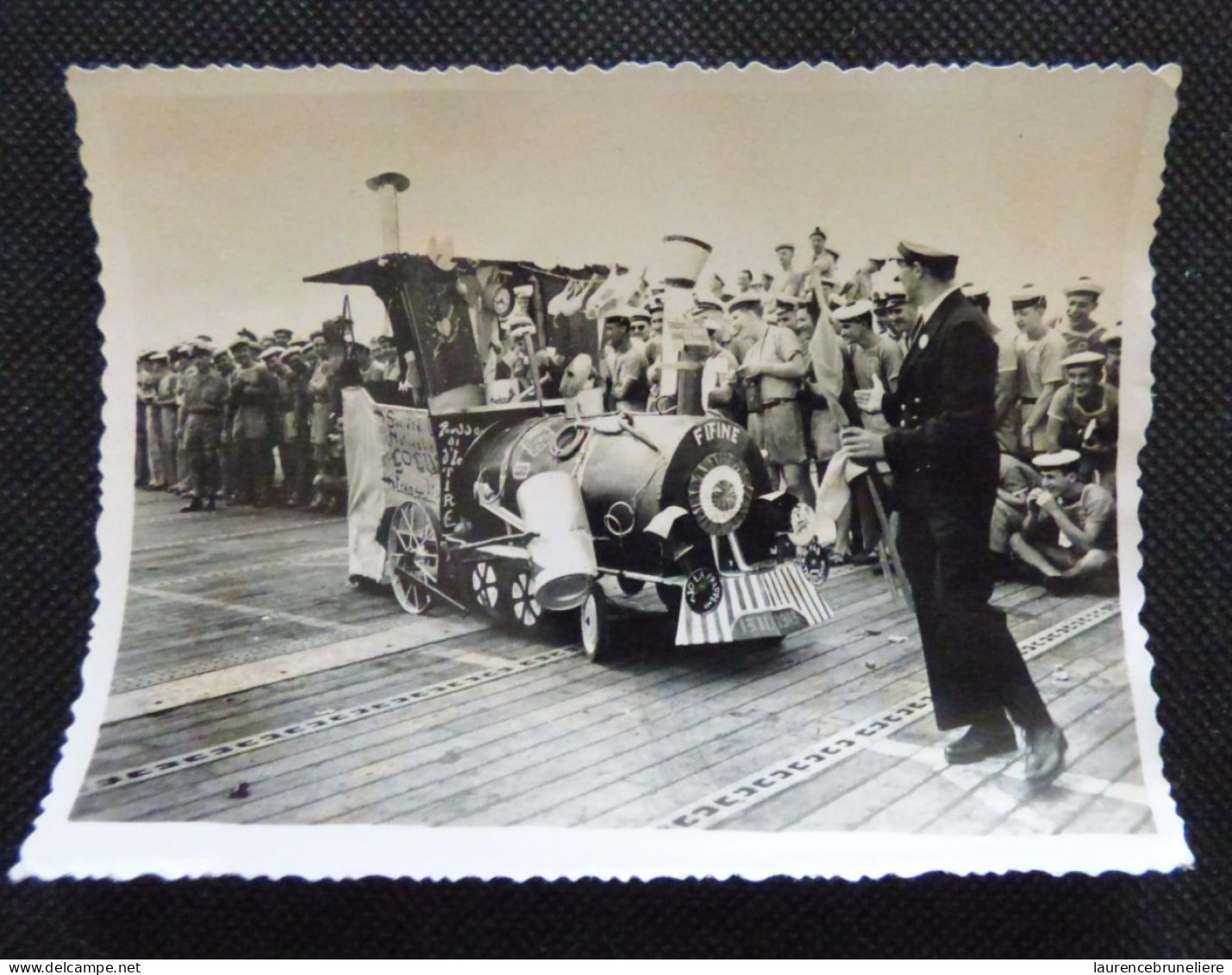 PHOTOGRAPHIES ORIGINALES -  "BIZUTAGE" AU PASSAGE DE LA LIGNE DE L'EQUATEUR SUR PORTE-AVION BOIS BELLEAU - 1955 - Schiffe