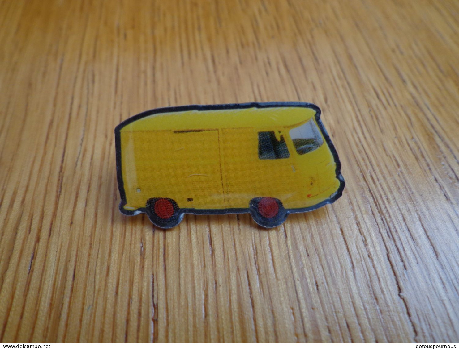 Pin's EPOXY, LES PETITS UTILITAIRES PEUGEOT 77, EDITIONS ATLAS EN JAUNE - Peugeot