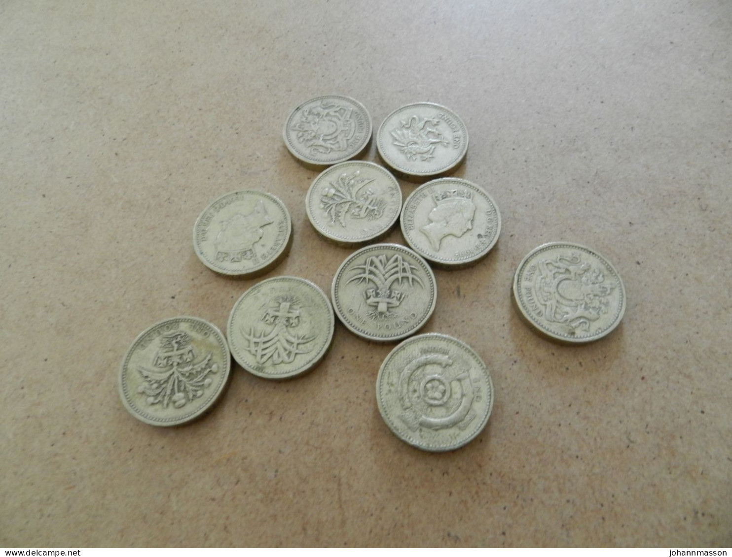 Lot De  10 Monnaies  One Pound - Alla Rinfusa - Monete