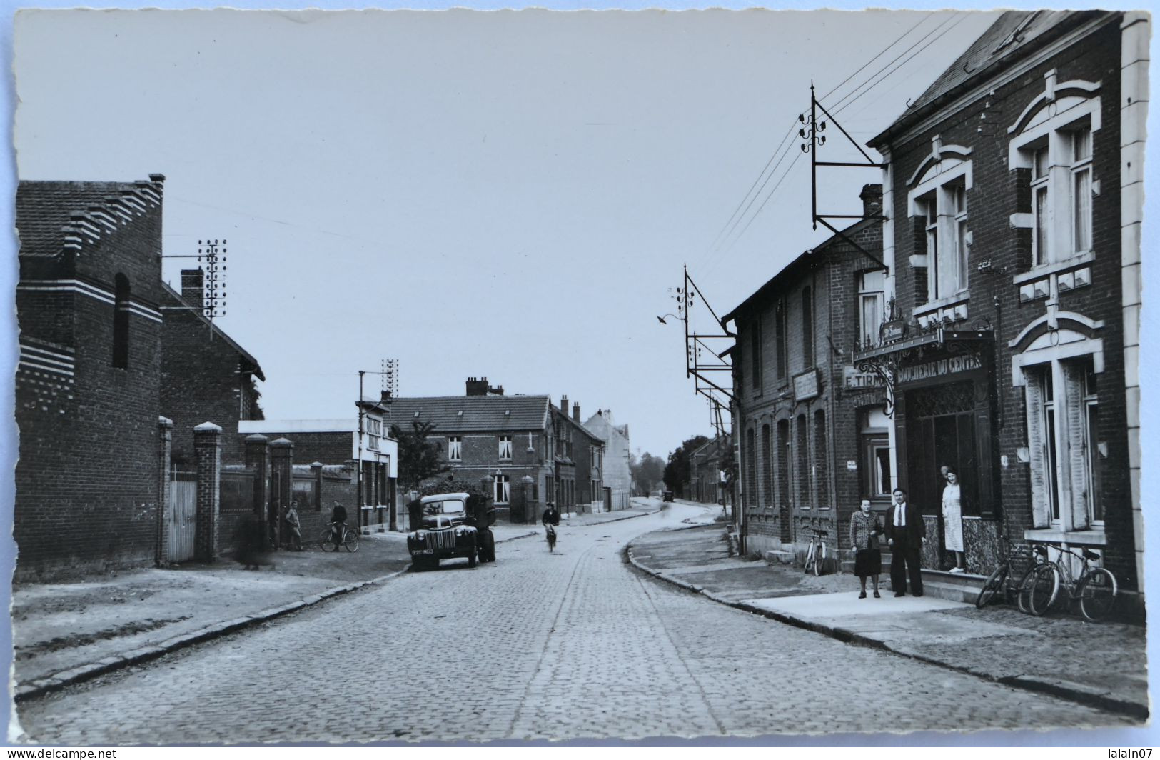 Carte Postale : 59 : MARCOING : Rue Roger Salengro , "Boucherie Du Centre", Animé - Marcoing