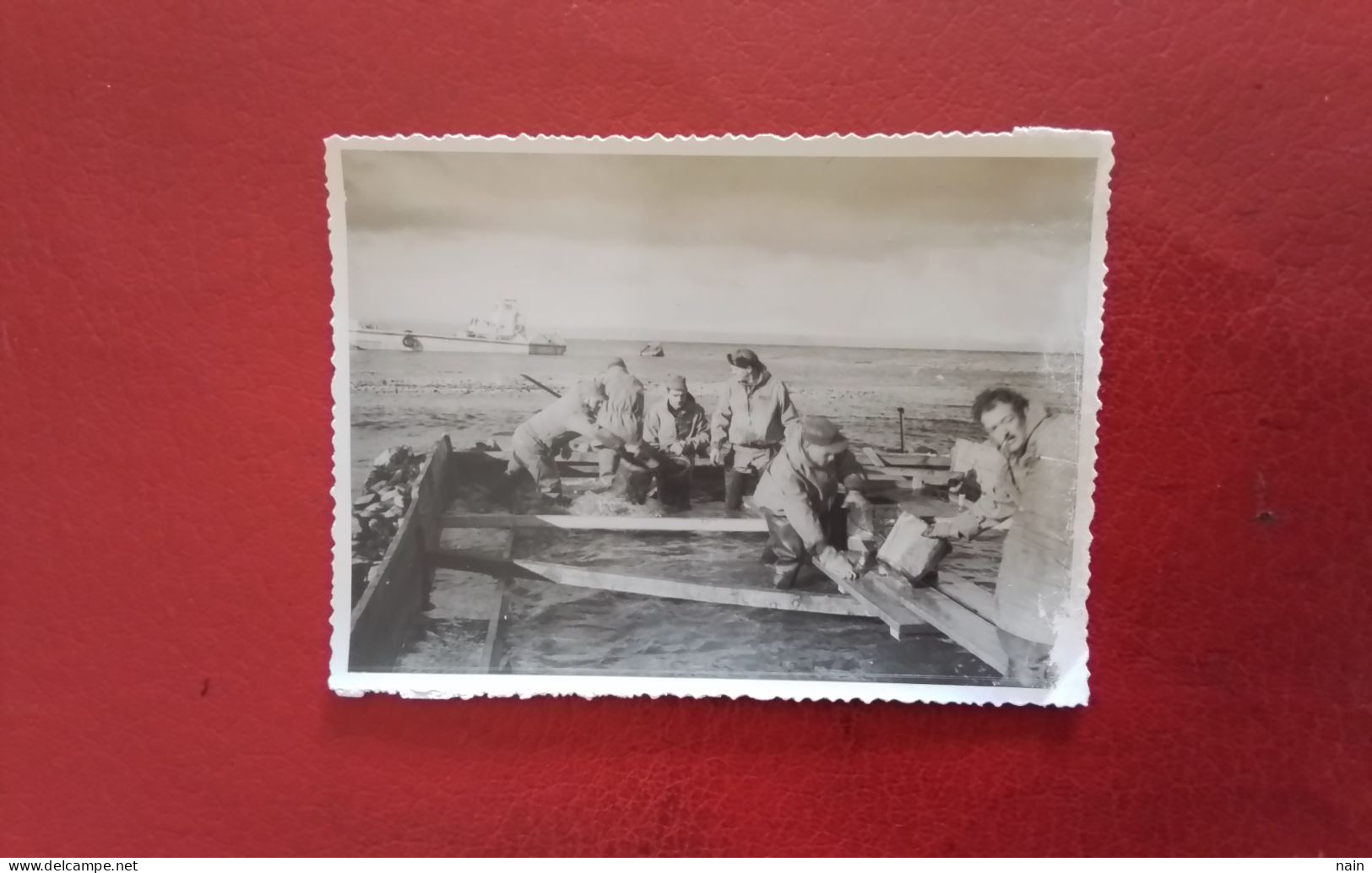 TAAF - ARCHIPEL KERGUELEN  1962 - PHOTO 11.5 × 8.5 - BATEAU + TRAVAUX DE CONSOLIDATION...VOIR SCANS   - " TRES RARE " - - TAAF : Franz. Süd- Und Antarktisgebiete
