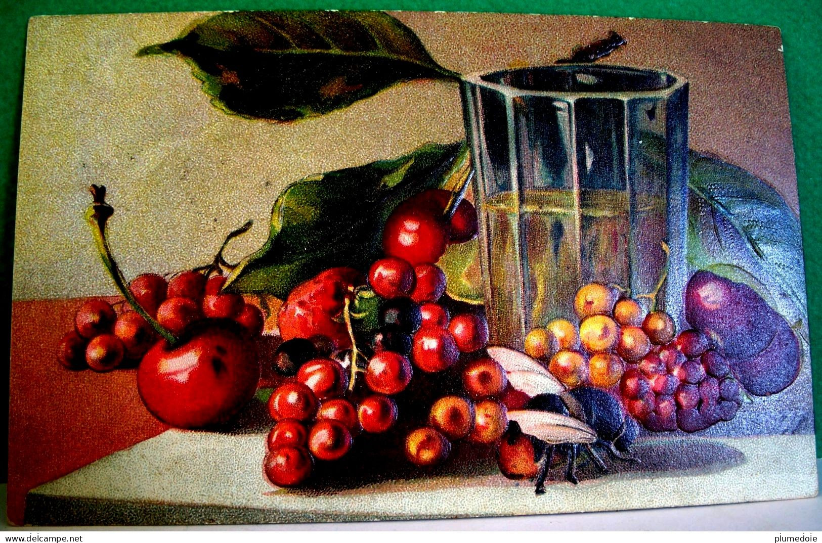 Cpa Gaufrée NATURE MORTE AUX FRUITS ROUGES ET MOUCHE . 1911 .  STILL LIFE WITH A FLY  EMBOSSED OLD PC - Plantes Médicinales