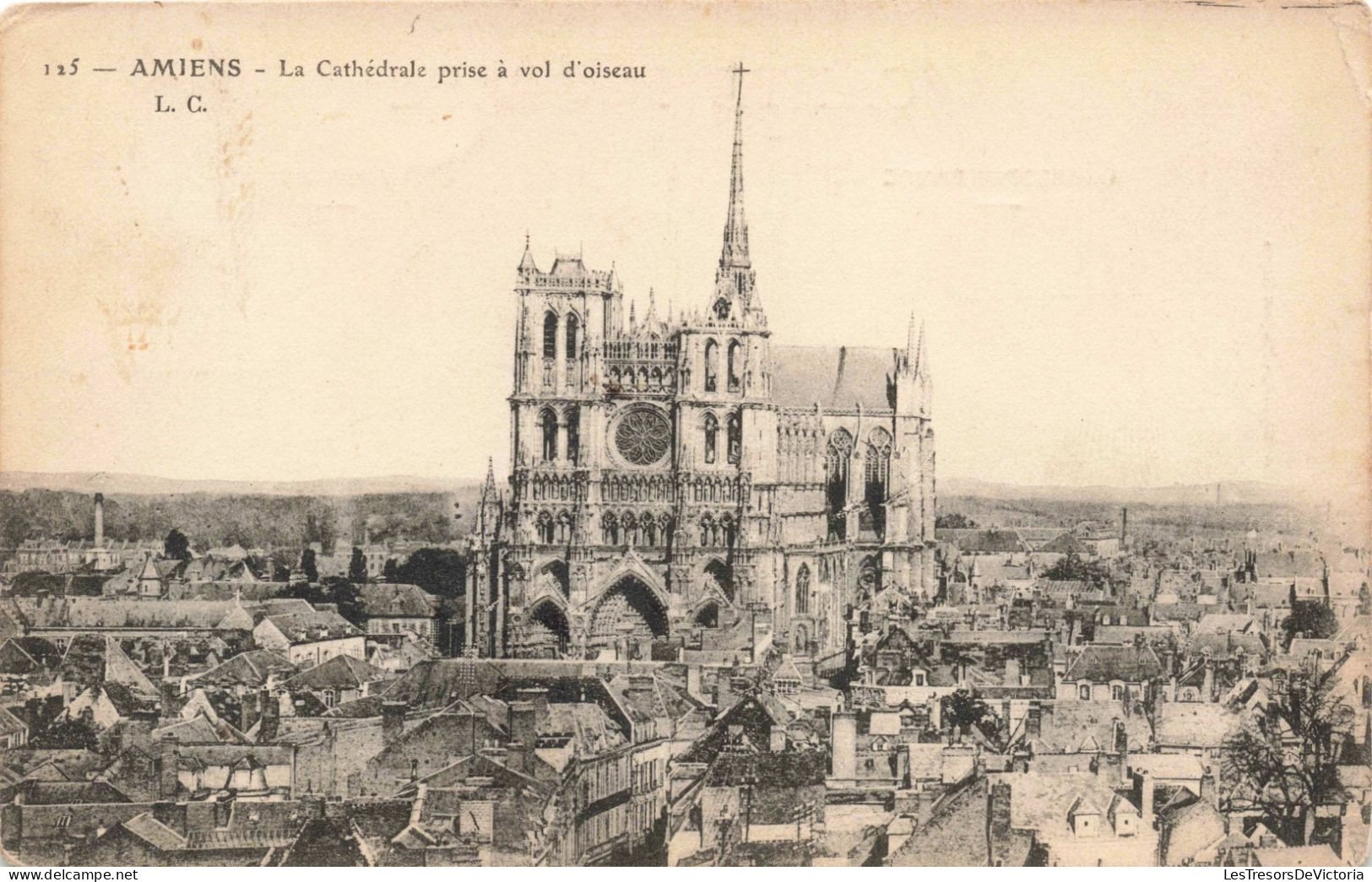 FRANCE - Amiens - La Cathédrale Prise à Vol D'oiseau - Carte Postale Ancienne - Amiens