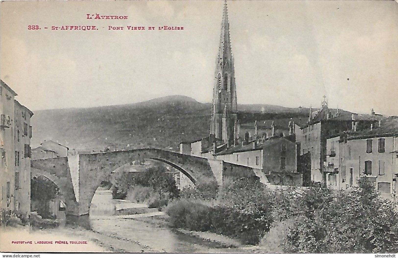 St AFRIQUE - Pont Vieux Et L'Eglise - Saint Affrique
