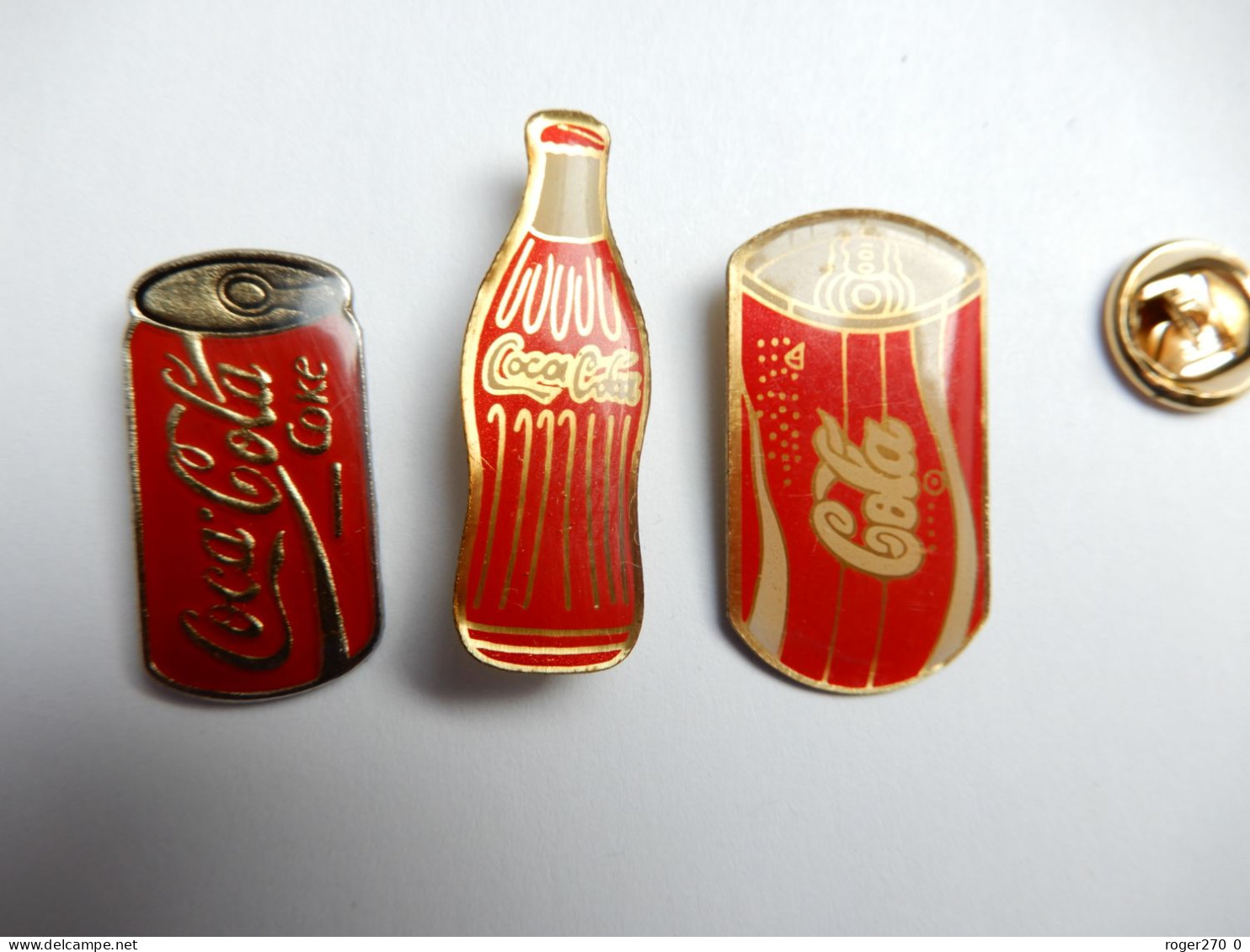 Série De 3 Pin's Différents , Marque Coca Cola - Coca-Cola