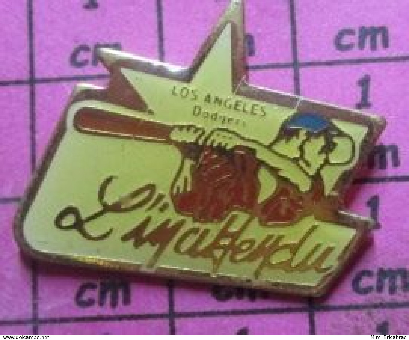 1717  Pin's Pins / Beau Et Rare /  SPORTS / BASEBALL  DODGERS L'INATTENDU BATTEUR - Baseball