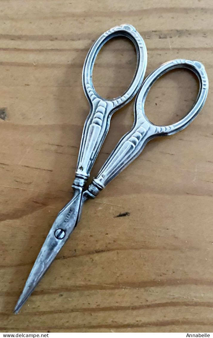 Ancien Nécessaire De Couture En Argent Nogent Avec Poinçon Tête De Sanglier - Fingerhüte