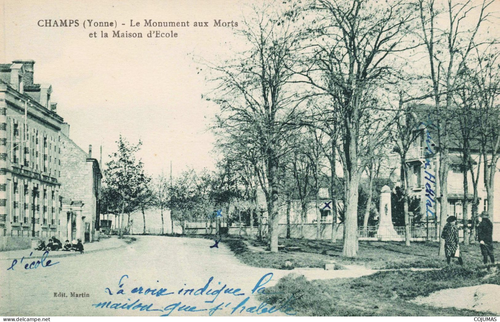 89 - CHAMPS _S22771_ Le Monument Aux Morts Et La Maison D'Ecole - Champs Sur Yonne