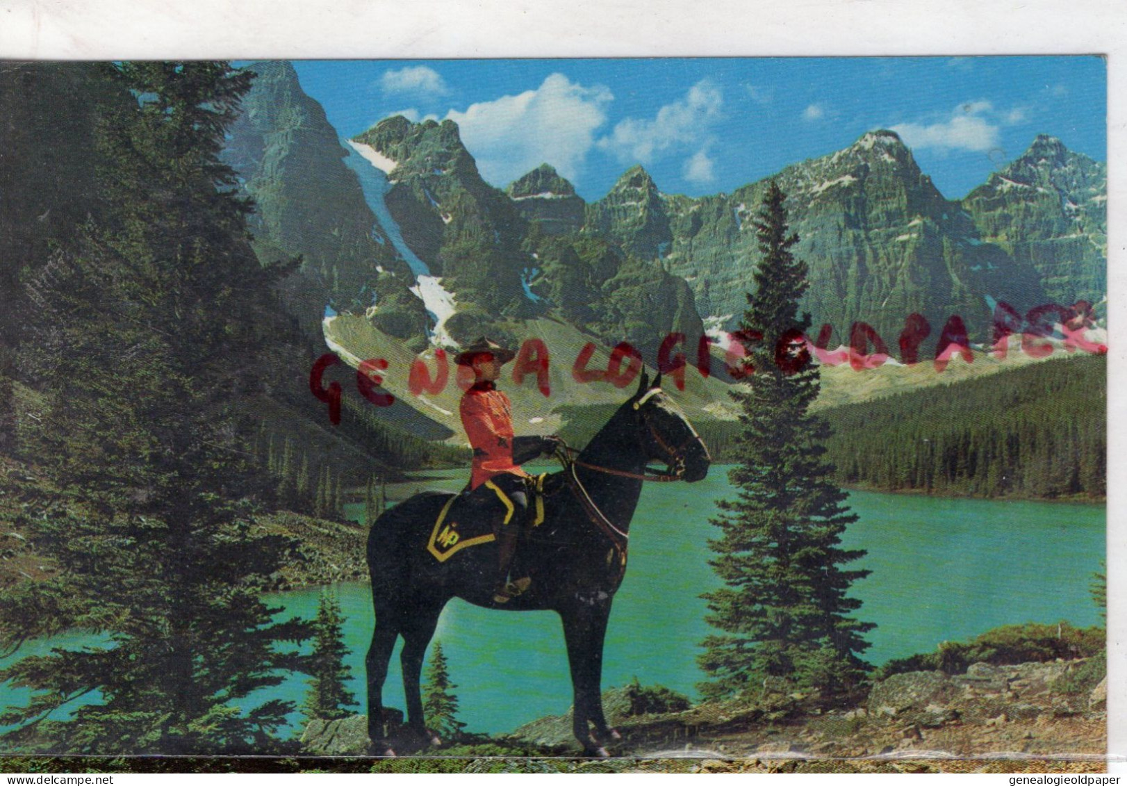 CANADA - A MEMBER OF THE FAMOUS ROYAL CANADIAN MOUNTED POLICE SET AGAINST A SCENIC MOUNTAIN BACKGROUND - Altri & Non Classificati