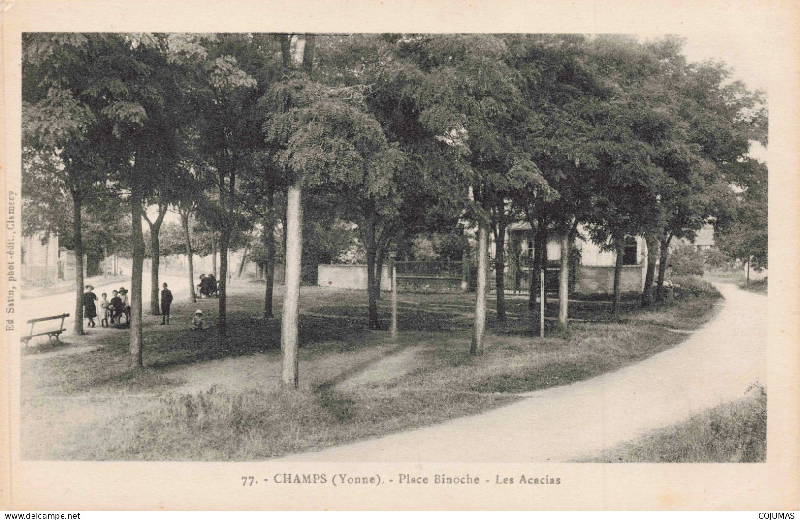 89 - CHAMPS _S22793_ Place Binoche - Les Acacias - Champs Sur Yonne