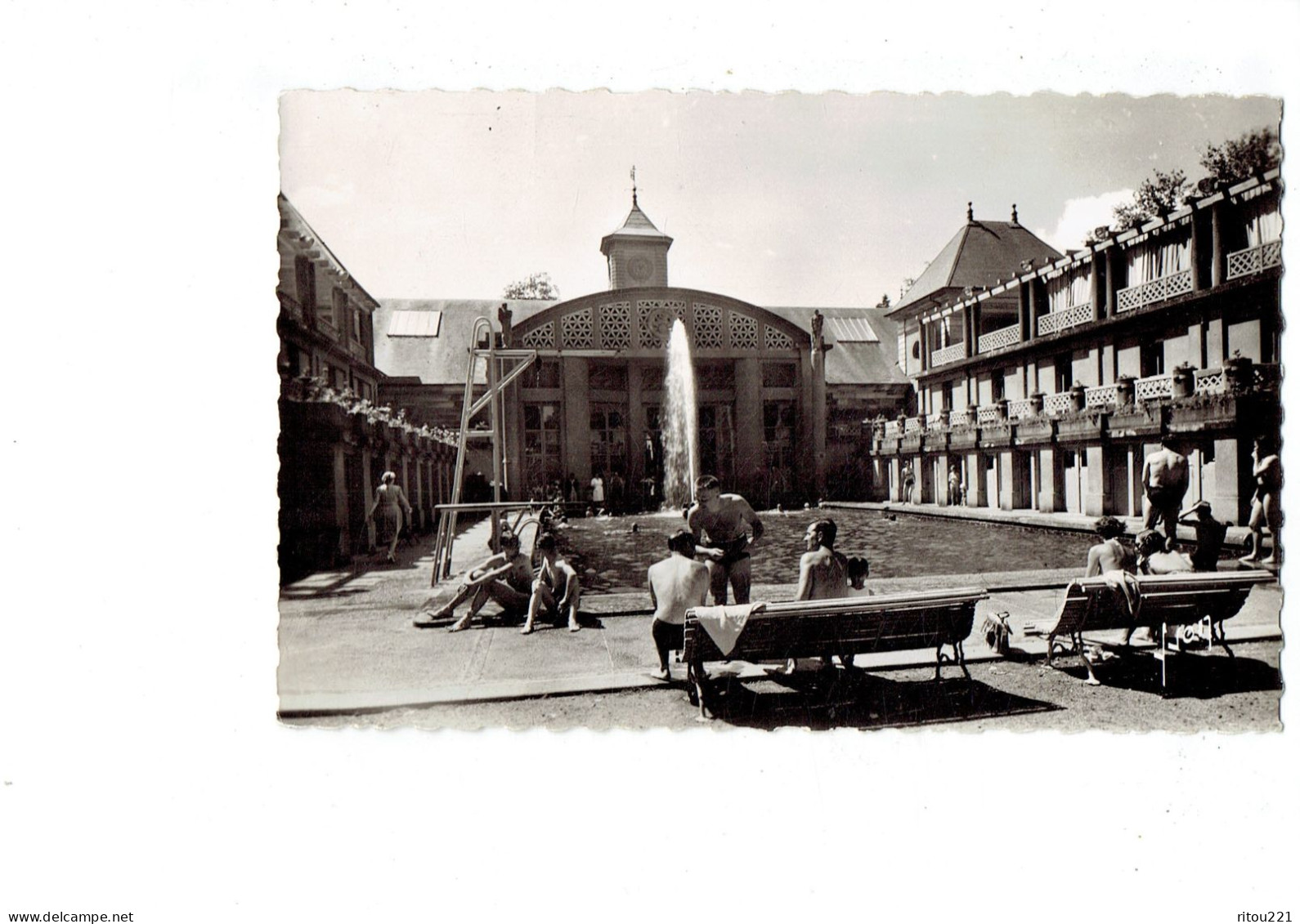 Cpm - 70 - LUXEUIL LES BAINS - Piscine Plein Air établissement Thermal - Garçon Tenue Bain - Animation Baigneurs 1956 - Zwemmen