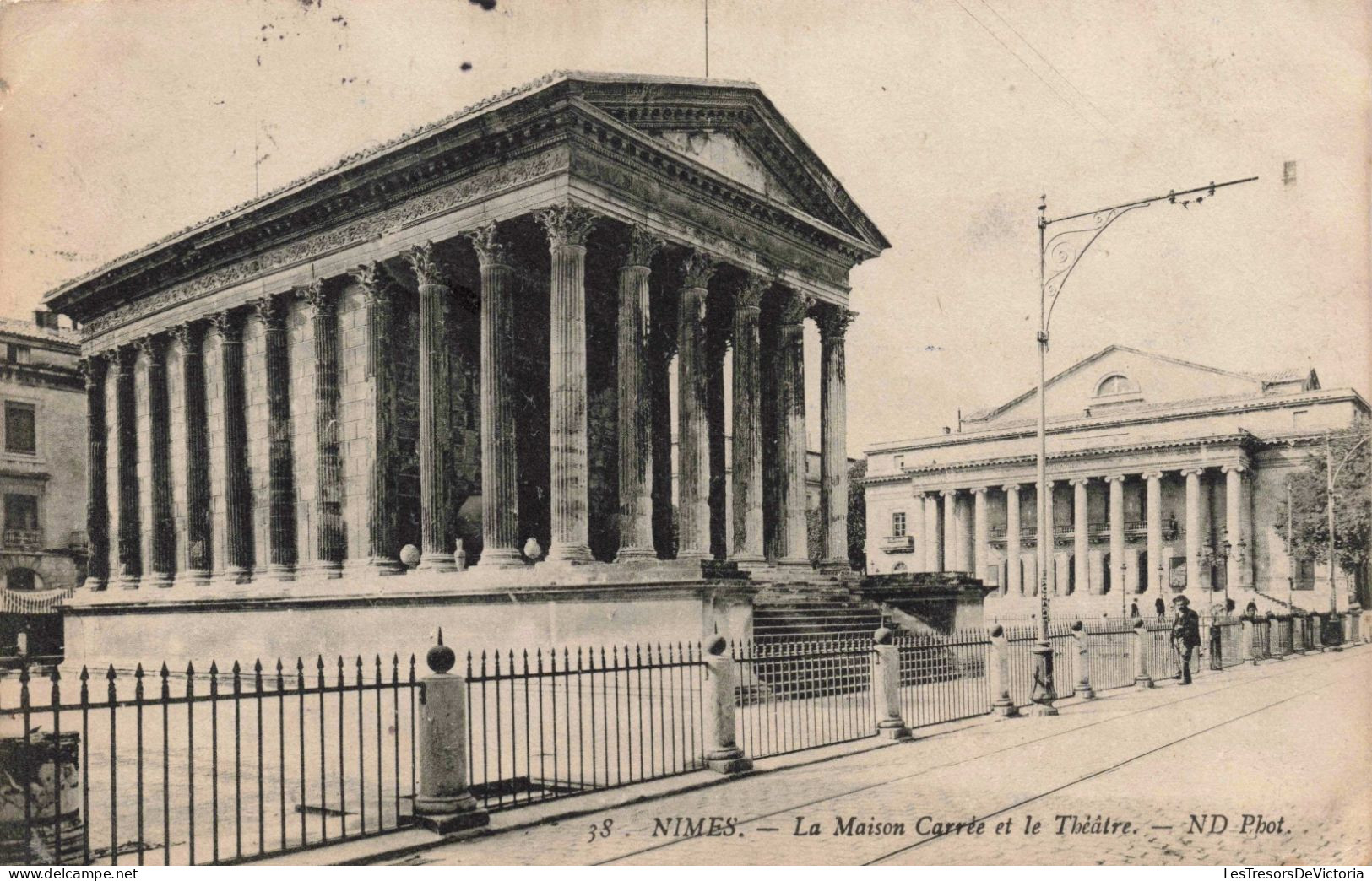 FRANCE - Nimes - La Maison Carrée Et Le Théâtre - Carte Postale Ancienne - Nîmes