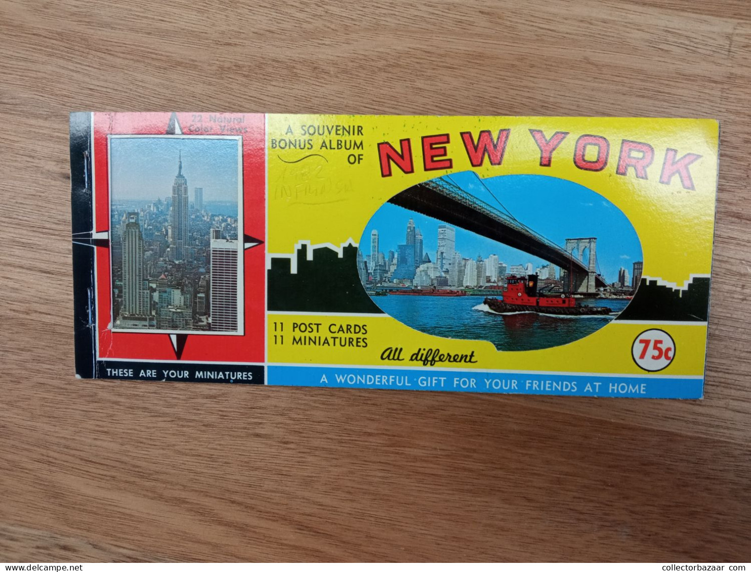 NY City New York A souvenir Bonus Album 11 postcards + 11 miniature skyscraper twin towers