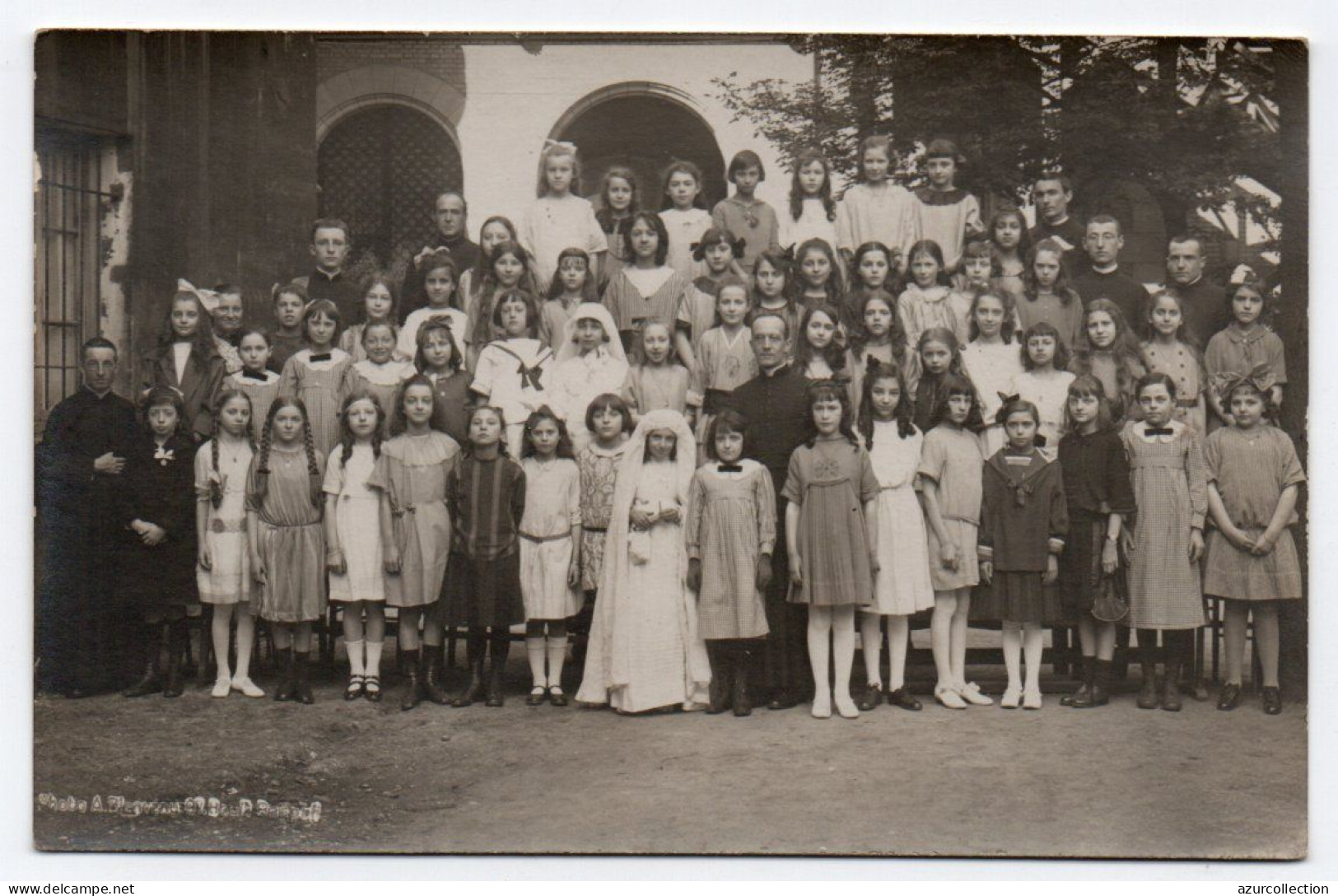 Groupe De Religieux, D'enfants Et De Communiantes. Carte Photo Non Située - Comuniones