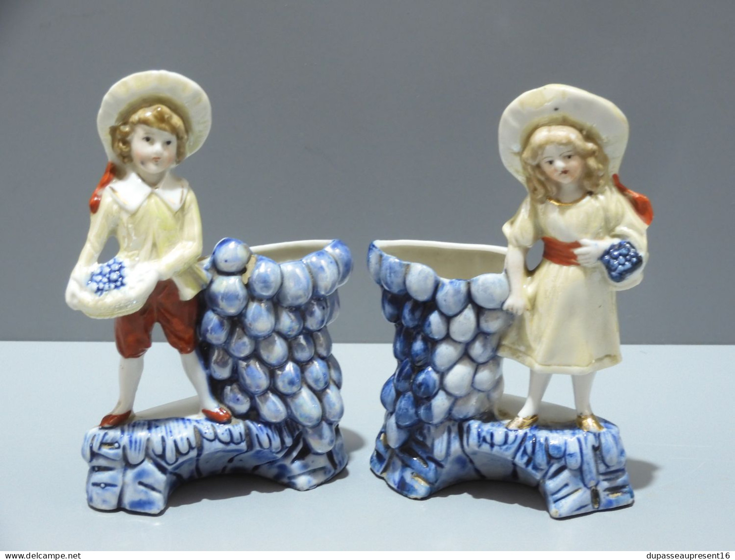 -2  STATUETTES PORCELAINE GERMANY PORTE BOUQUETS PORTE ALLUMETTES Raisin Bleu    E - Sonstige & Ohne Zuordnung