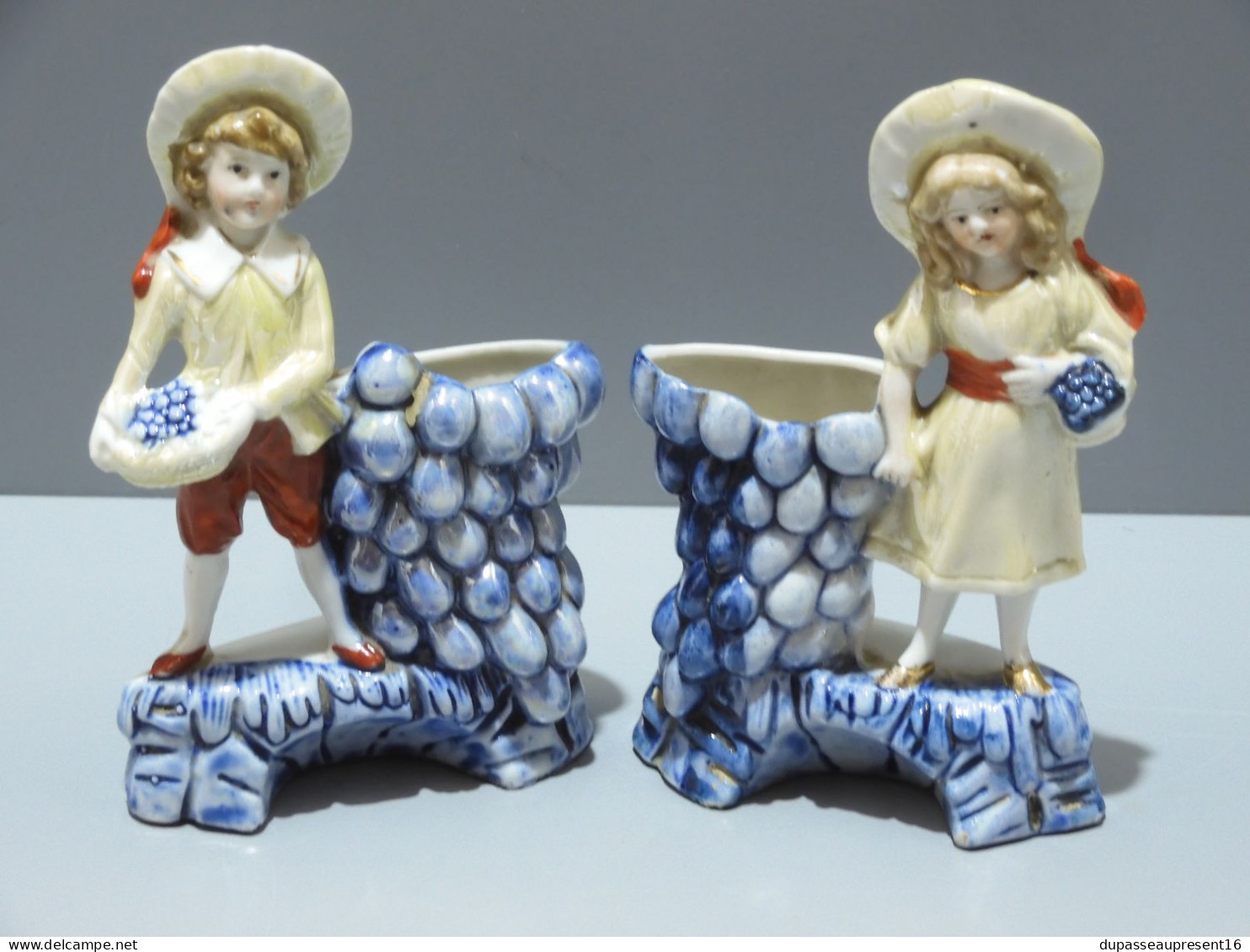 -2  STATUETTES PORCELAINE GERMANY PORTE BOUQUETS PORTE ALLUMETTES Raisin Bleu    E - Altri & Non Classificati