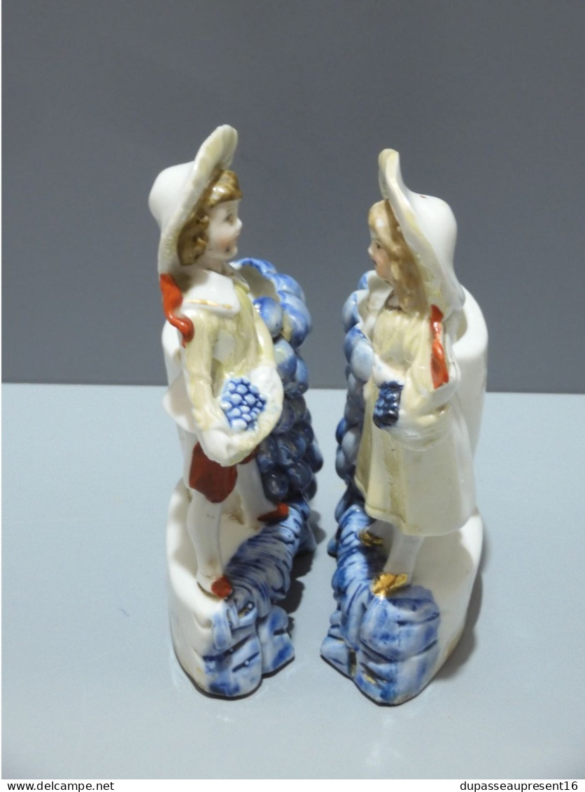 -2  STATUETTES PORCELAINE GERMANY PORTE BOUQUETS PORTE ALLUMETTES Raisin Bleu    E - Altri & Non Classificati