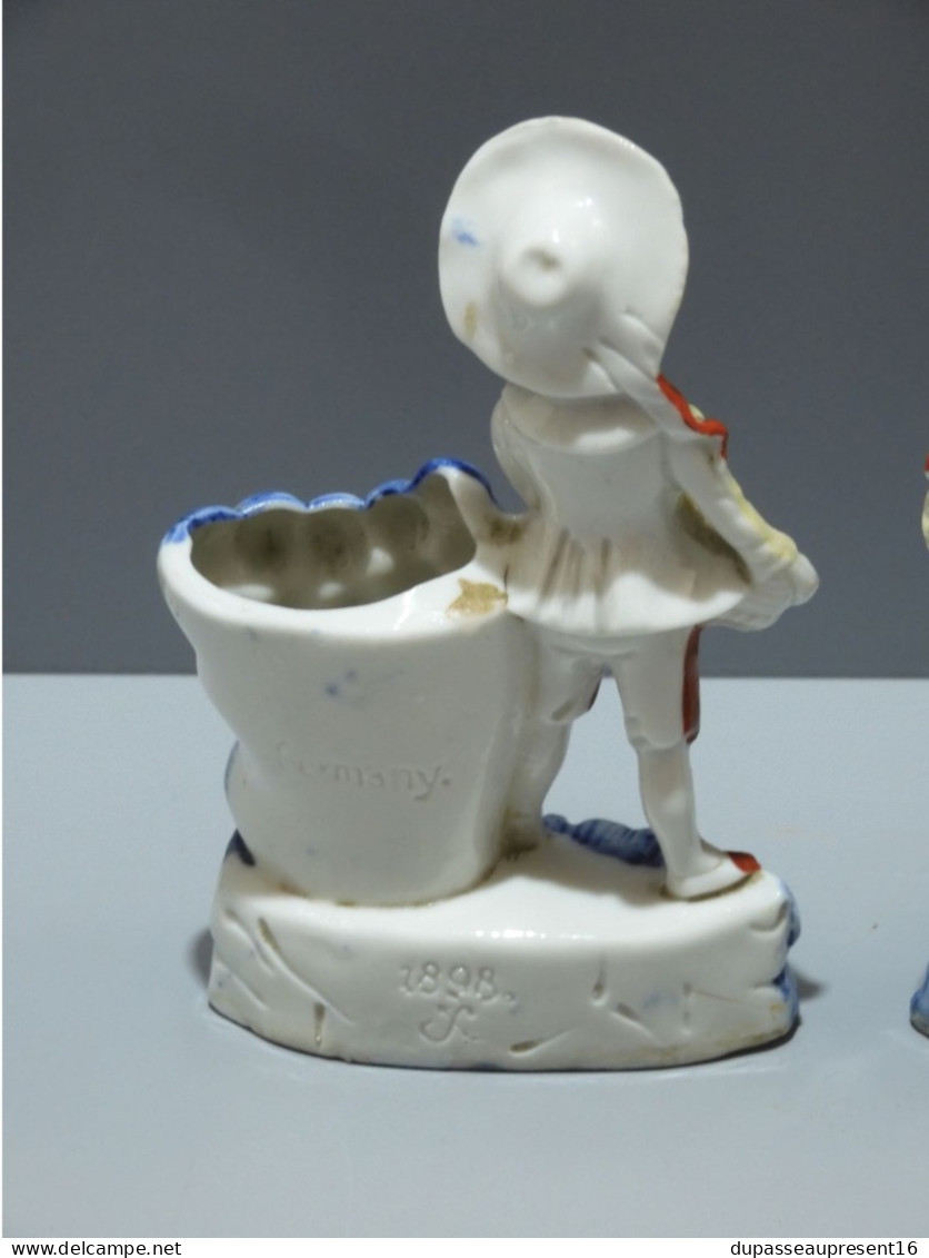 -2  STATUETTES PORCELAINE GERMANY PORTE BOUQUETS PORTE ALLUMETTES Raisin bleu    E