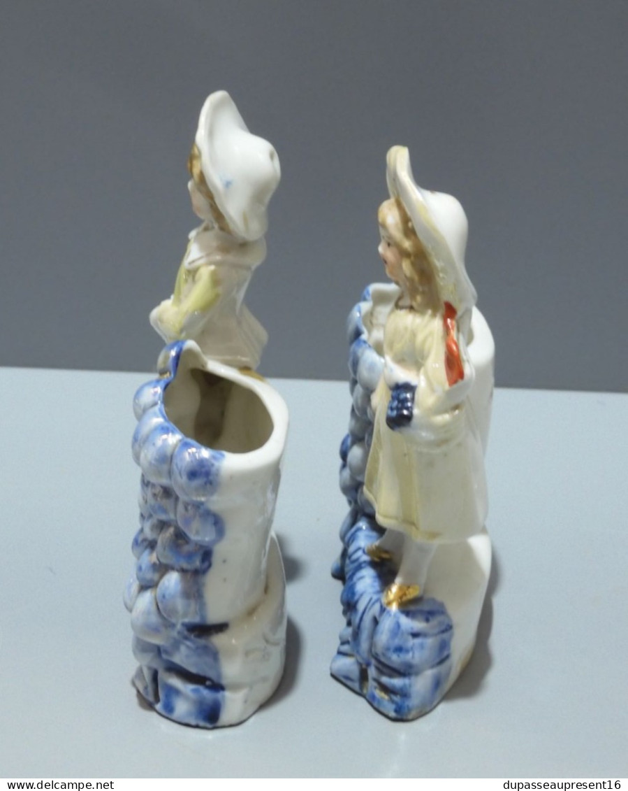 -2  STATUETTES PORCELAINE GERMANY PORTE BOUQUETS PORTE ALLUMETTES Raisin bleu    E