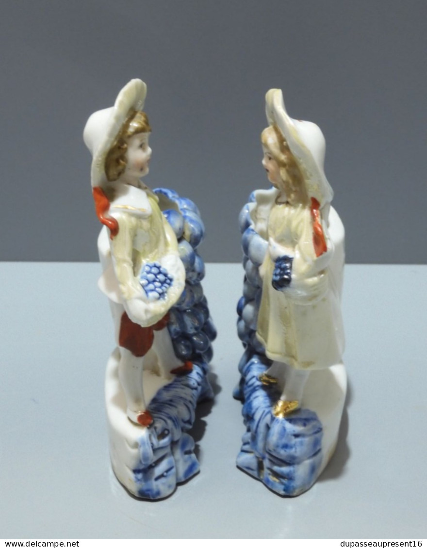 -2  STATUETTES PORCELAINE GERMANY PORTE BOUQUETS PORTE ALLUMETTES Raisin bleu    E