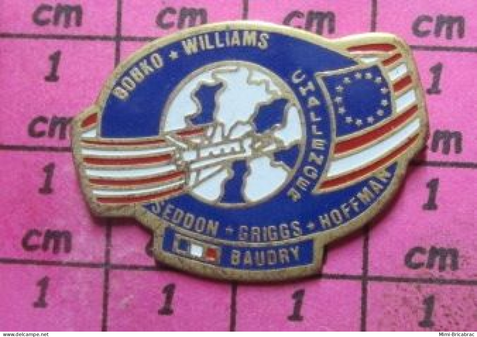 411G Pin's Pins / Beau Et Rare / ESPACE / CNES MISSION NASA NAVETTE CHALLENGER PATRICK BAUDRY - Espace