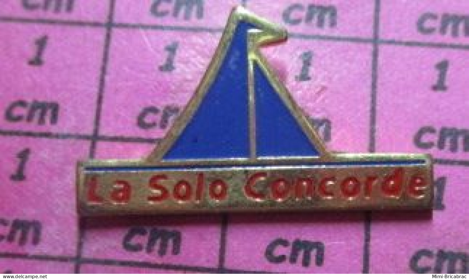 1214C Pin's Pins / Beau Et Rare / SPORTS / VOILE VOILIER REGATE COURSE LA SOLO CONCORDE - Voile