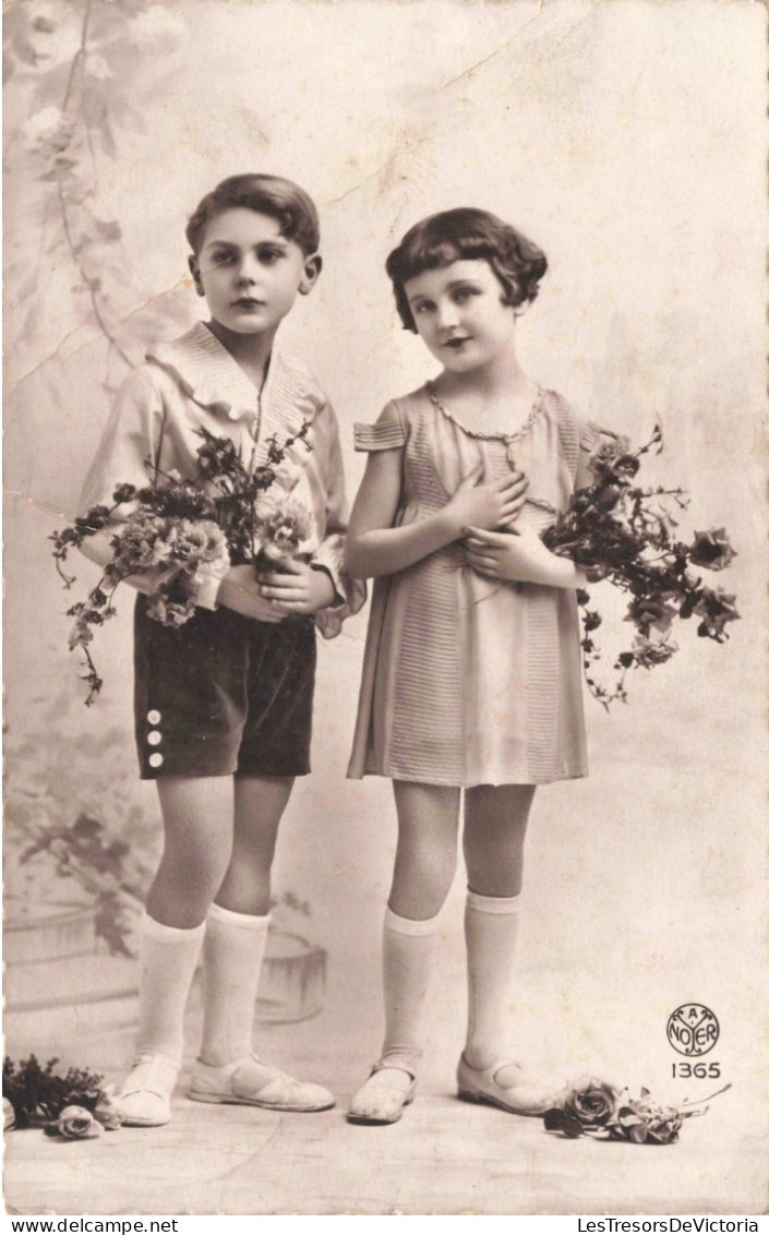 ENFANTS - Portrait - Deux Enfants Avec Des Fleurs - Carte Postale Ancienne - Abbildungen