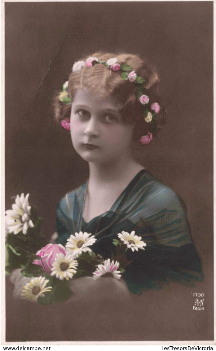 ENFANT - Portrait D'une Enfant Avec Des Fleurs  - Colorisé - Carte Postale Ancienne - Portretten