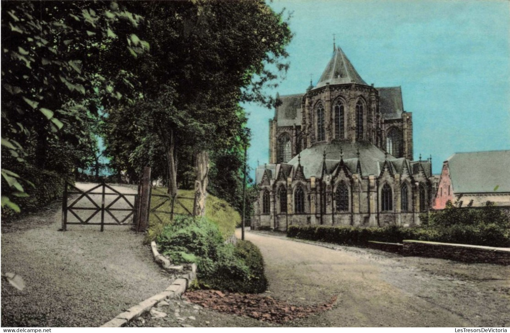 BELGIQUE - Saint Hubert -  Clos Des Roses Et Basilique - Colorisé - Carte Postale Ancienne - Saint-Hubert