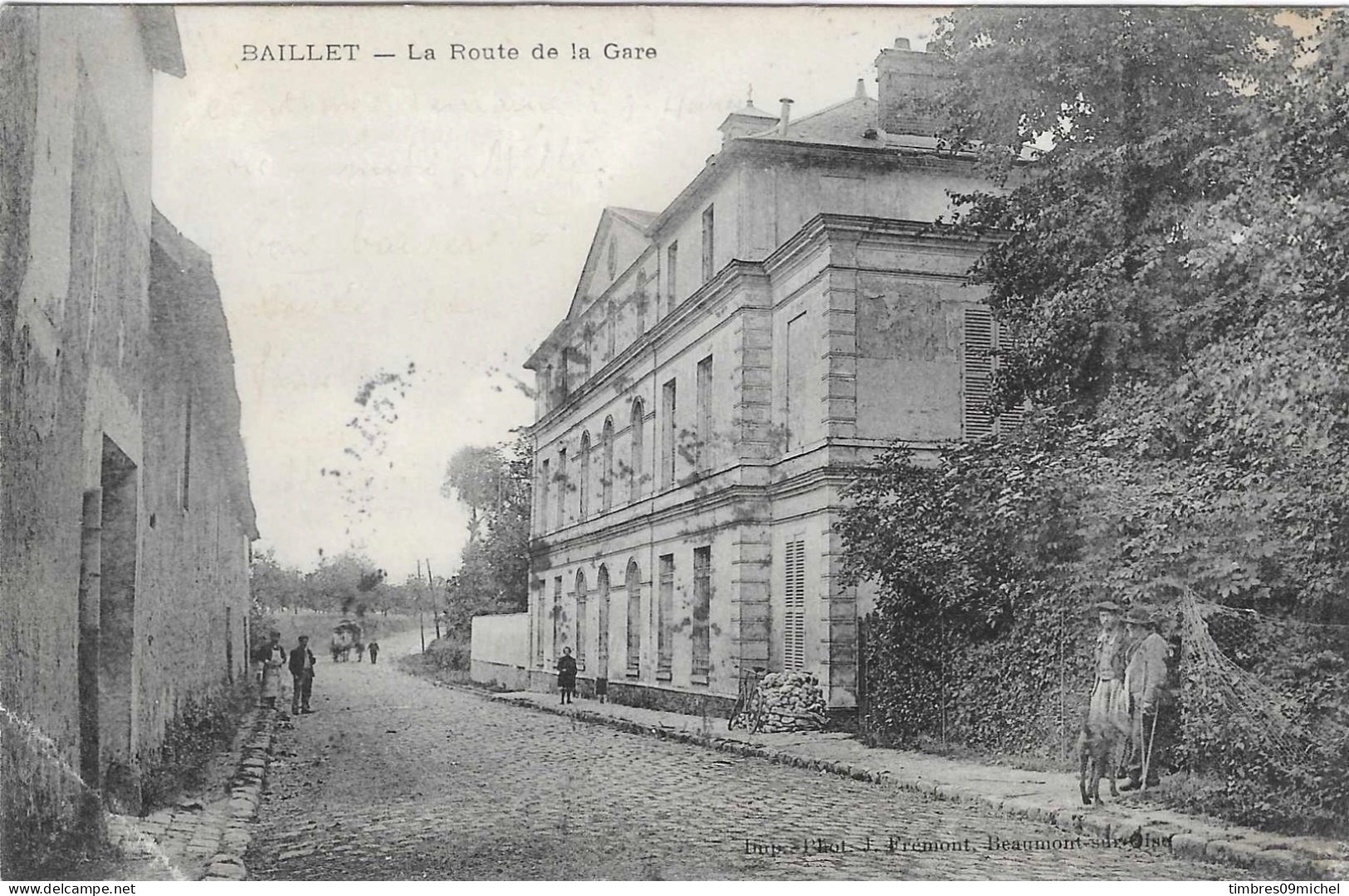 CPA Baillet La Route De La Gare Dans L'état (léger Pli En Bas à Gauche) - Baillet-en-France