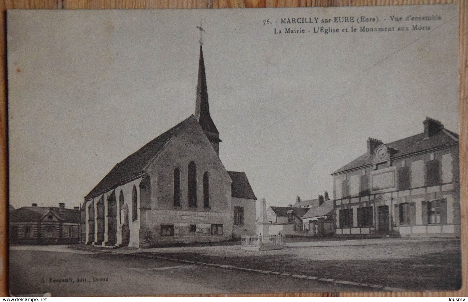 27 : Marcilly-sur-Eure - Vue D'ensemble - La Mairie - L'Eglise Et Le Monument Aux Morts - (n°28043) - Marcilly-sur-Eure