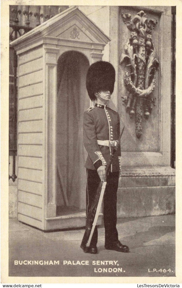 ROYAUME UNI - Angleterre - London - Buckingham Palace Sentry - Carte Postale Ancienne - Buckingham Palace