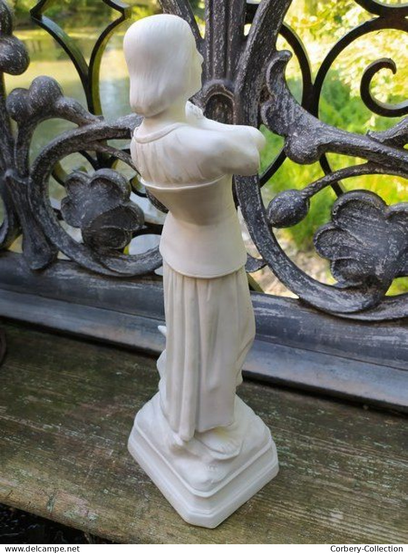 Ancienne Statue Jeanne D'Arc En Biscuit Porcelaine De France Fleur De Lys. - Andere & Zonder Classificatie