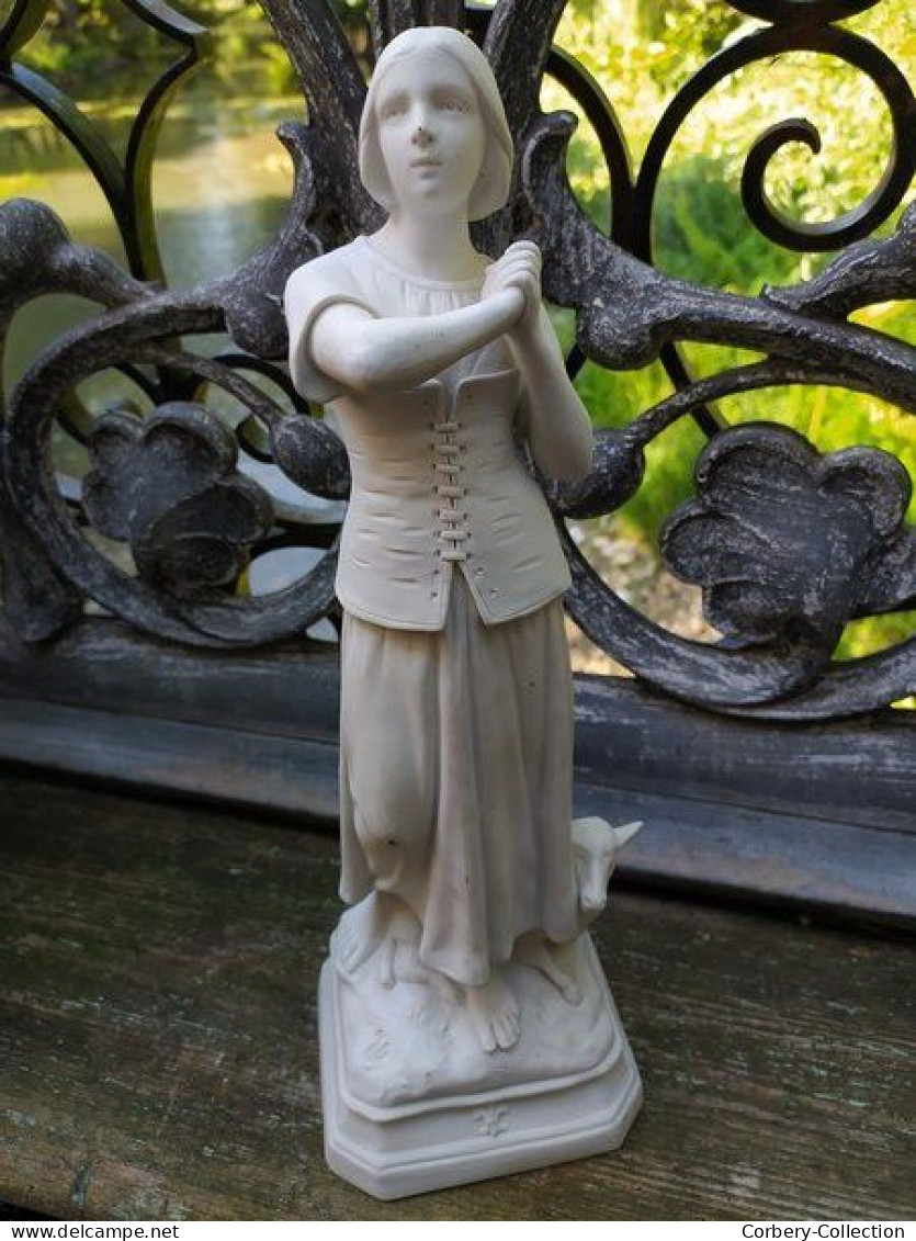 Ancienne Statue Jeanne d'Arc en Biscuit Porcelaine de France Fleur de Lys.