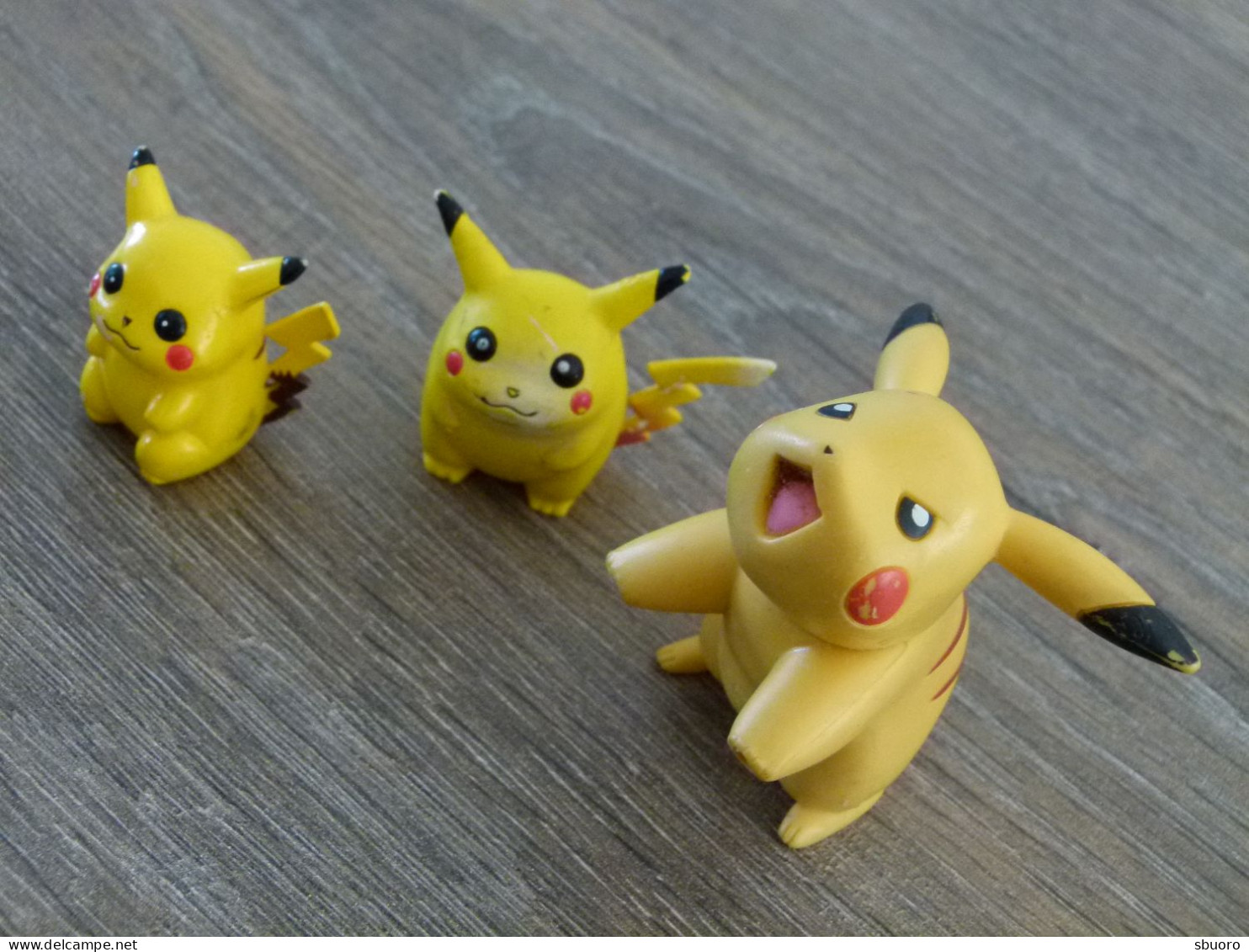 Lot De 3 Figurines D'occasion Pikachu. Modèles Et Tailles Différents. Pokémon Pokemon Pocket Monsters - Pokemon