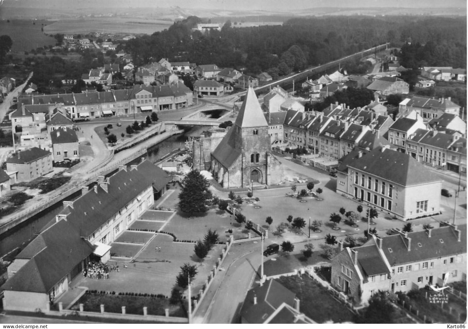 Le Chesne * Vue Aérienne Sur Le Village * Groupe Scolaire école - Le Chesne