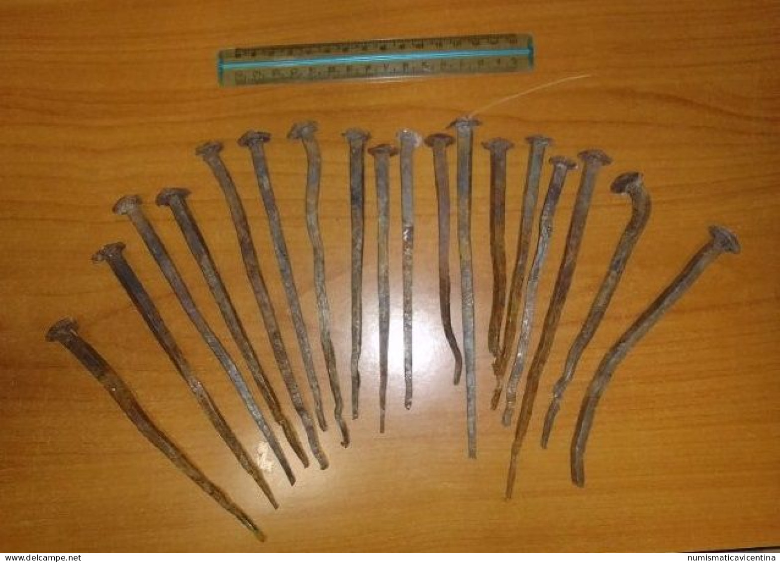 18 Chiodi Antichi Ferro Forgiati A Mano Varie Misure Antique Iron Nails Clous En Fer Anciens XVIII Sec - Ferro Battuto