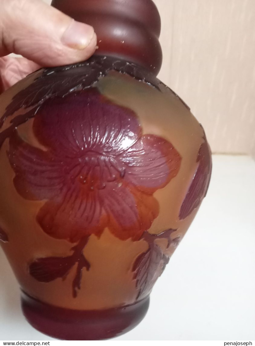 vase ancien dans le gout de Gallé hauteur 17 cm