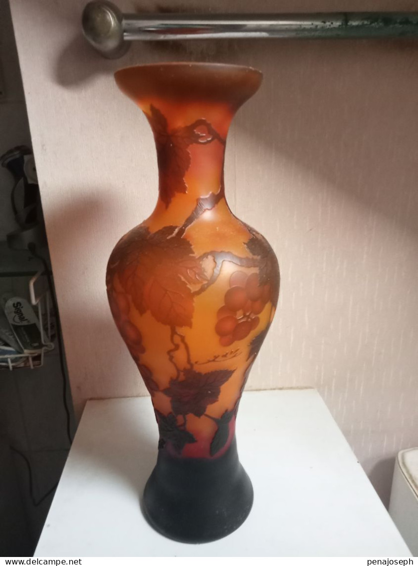 Vase Ancien Dans Le Gout De Gallé Hauteur 41 Cm - Vases