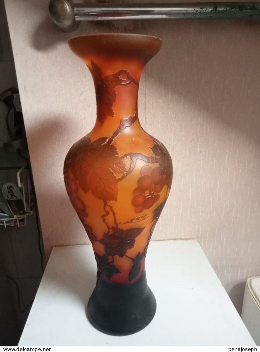 Vase Ancien Dans Le Gout De Gallé Hauteur 41 Cm - Vazen