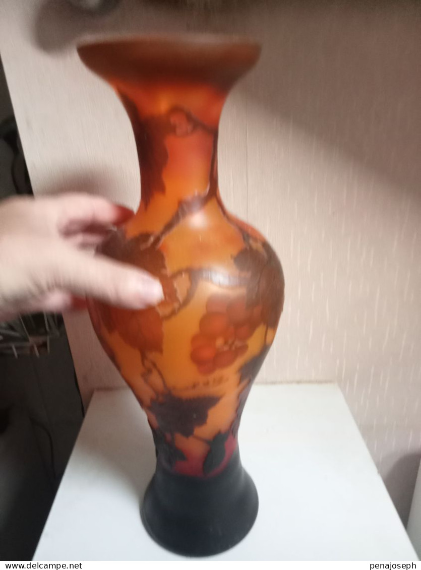 Vase Ancien Dans Le Gout De Gallé Hauteur 41 Cm - Vasen