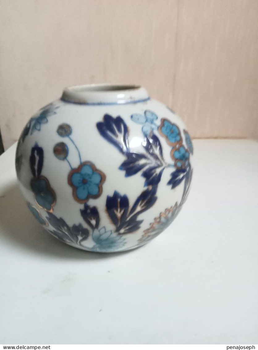 Vase Boule Asiatique XIXème En Porcelaine Diamètre 11 Cm - Vases