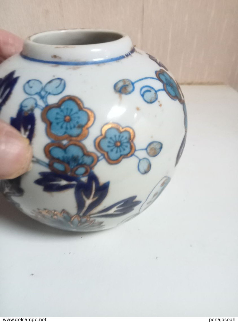 Vase Boule Asiatique XIXème En Porcelaine Diamètre 11 Cm - Vasen